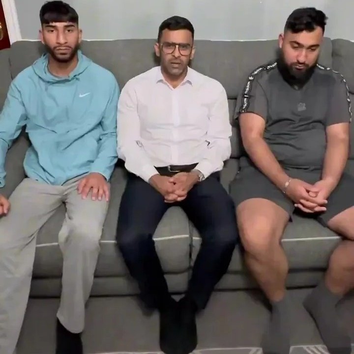 DerRohlSouness's tweet image. "My peaceful clients demand justice. They had just been minding their own business when the Police attacked them at Manchester Airport..."