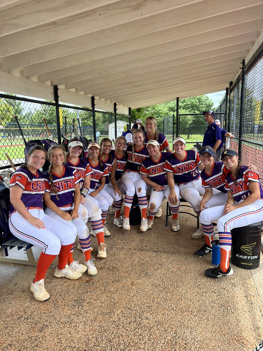 Girls are 4-0-1 on the week. Start the championship bracket tomorrow at 8am. Single elimination to determine the champion. 

<a href="/KaileyMartin8/">Kailey Martin</a> goes big fly in today game💣

The U!!!