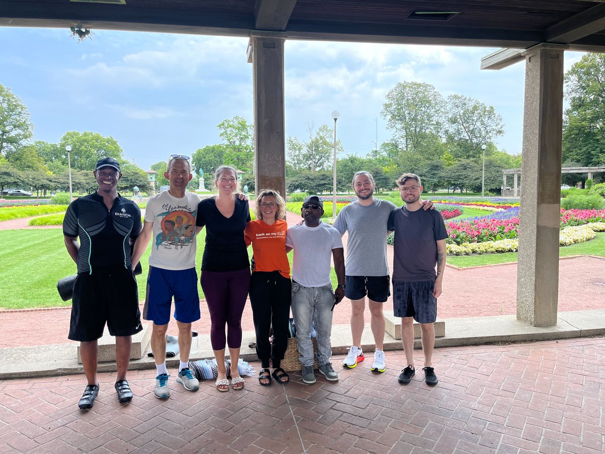 #BoMFChicago is loving our favorite summer series - Yoga in the Park! Surrounded by beautiful flowers and fresh air, our members and volunteers came together for a refreshing and relaxing session. 

Thank you to everyone who joined us to stretch, breathe, and connect.