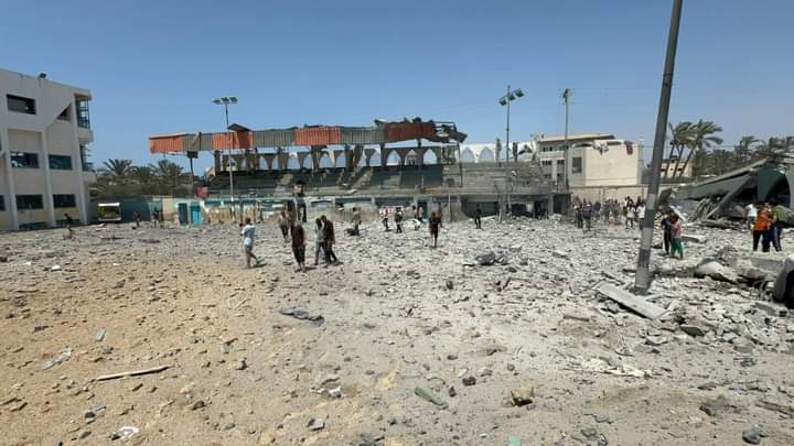 من قصف مدرسة خديجة بدير البلح..