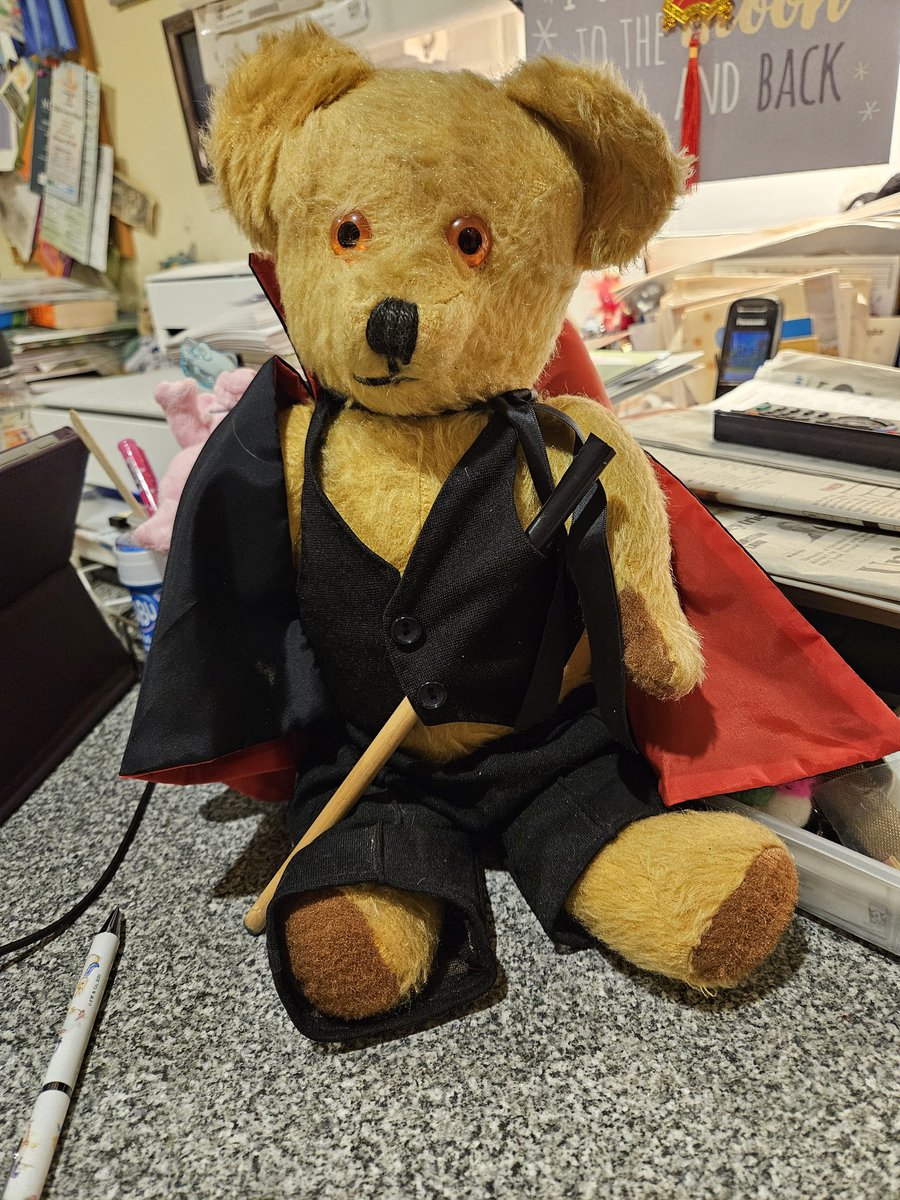 Mum's take on Ray Raerdon  - he was one of my Dads favourite snooker  players 
Mum was more a Steve Davis fan
Then I married a snooker player  Of my own. 

My own Trevor has managed 147 but has regularly managed more than 100 in competitions.