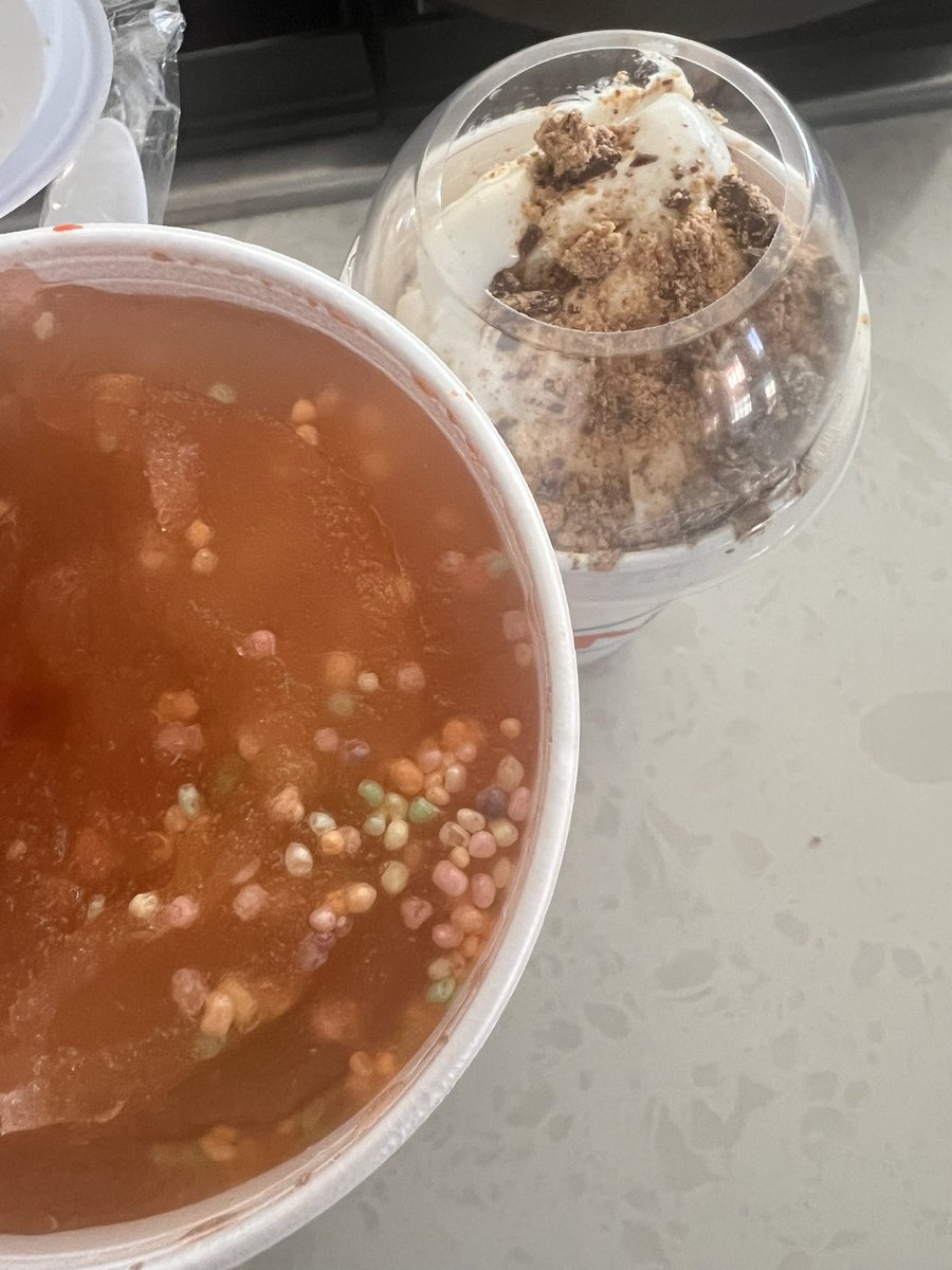 Tha3rdi's tweet image. Blood Orange Lemonade slush w/ nerds, Reese Peanut Butter Cup Blast and jalapeños swine toaster. #fatboyproblems