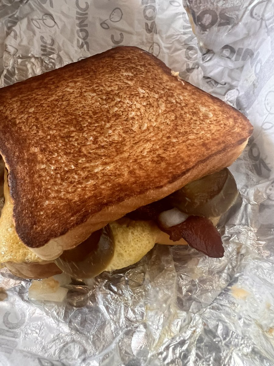 Tha3rdi's tweet image. Blood Orange Lemonade slush w/ nerds, Reese Peanut Butter Cup Blast and jalapeños swine toaster. #fatboyproblems