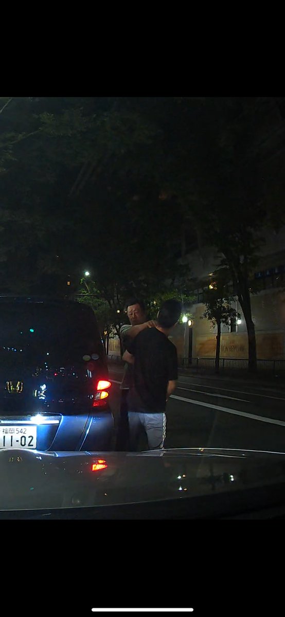 LS_Hayabusa's tweet photo. ウィンカーを付けてない事が原因だと諭しましたが、「俺を誰か分かってないんか？人呼ぶから待っとけ！」等と言い、呼べと言うと、警察呼ぶ！とか言いだし、
最終的には首や肩を押されたので警察呼んで被害届け出しました。
皆さんも変な車には気をつけて下さいー。 https://t.co/lLFW38eYDR
