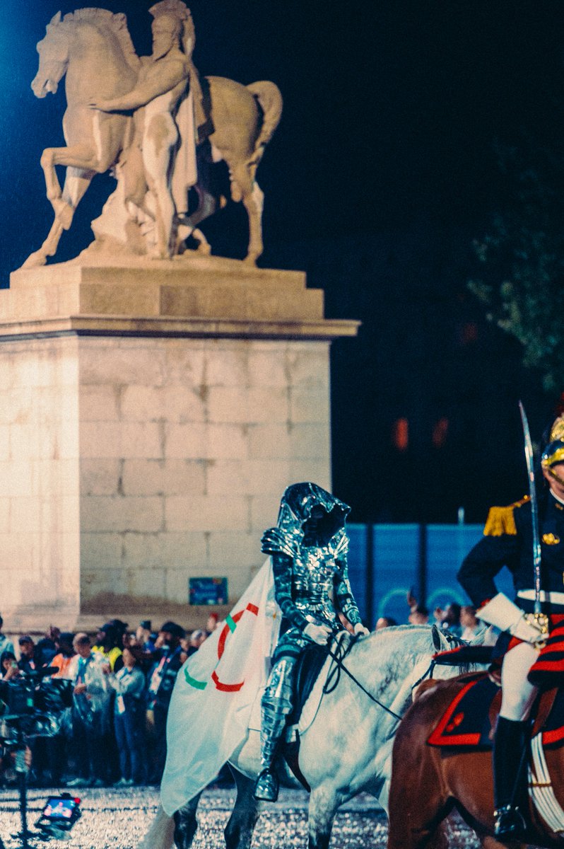 Paris2024's tweet photo. 24 hours since the magic of the Olympic Games filled Paris ✨

📸 @OdieuxBoby 
#Paris2024 https://t.co/ZvEjzXweQq