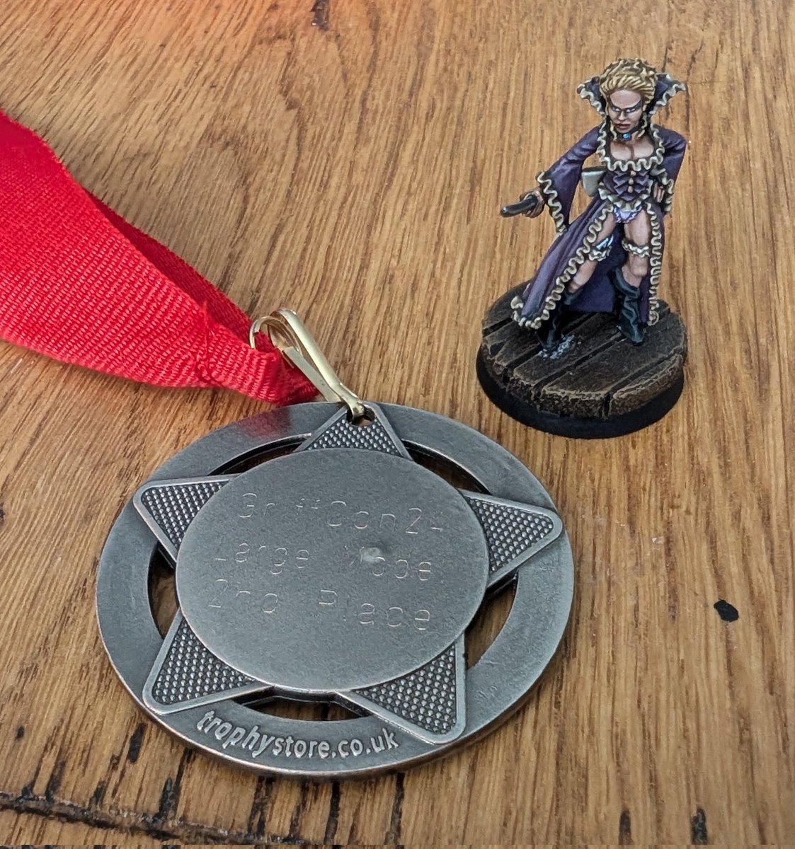 InAHidingPlace's tweet photo. These were my entries for Large Model and Single Model which both came second place in the #GriffCon Painting Contest. https://t.co/ZKp4B1mDEZ