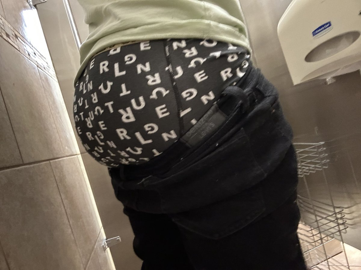 JayyWhere's tweet photo. My Shii fat and Imma creamer 😈😮‍💨😎 #chicagobottom #creamer #bigbooty #BBC  #chicagobttm #dildo #chicagotops #Bottom https://t.co/oXQiHXQAFY