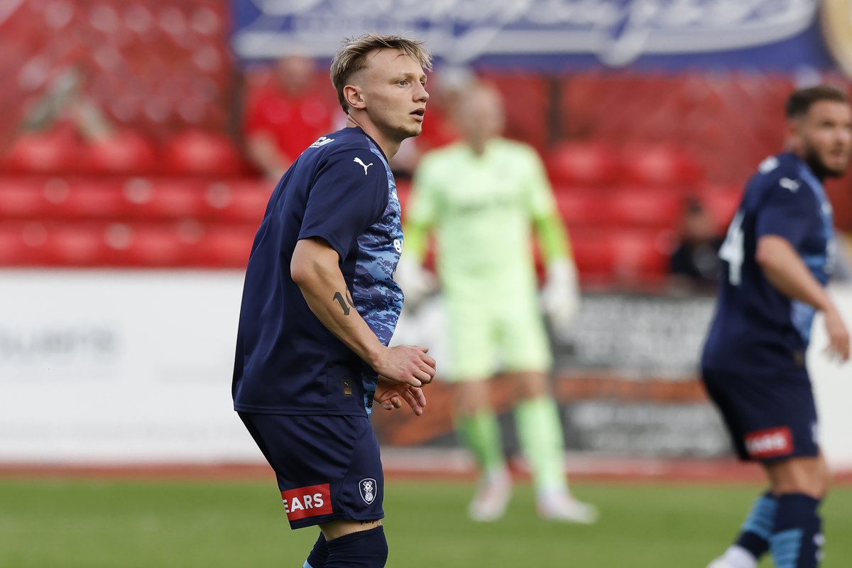 paulm_davis's tweet photo. Jack Holmes has something. Was evident from first minute he faced Millers for Stamford, just as evident when he played against Alfreton &amp; even more evident against Blades today. 

From Southern League Premier Central Division to League One in eight days. 

Go well, Son.

👏👏. https://t.co/HcjovwtEHV