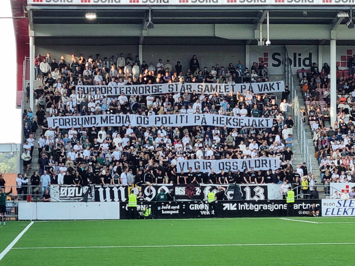 kjernencom's tweet photo. Supporternorge står samlet på vakt
Forbund, media og politi på heksejakt
Vi gir oss aldri! https://t.co/fiipEMgRfK