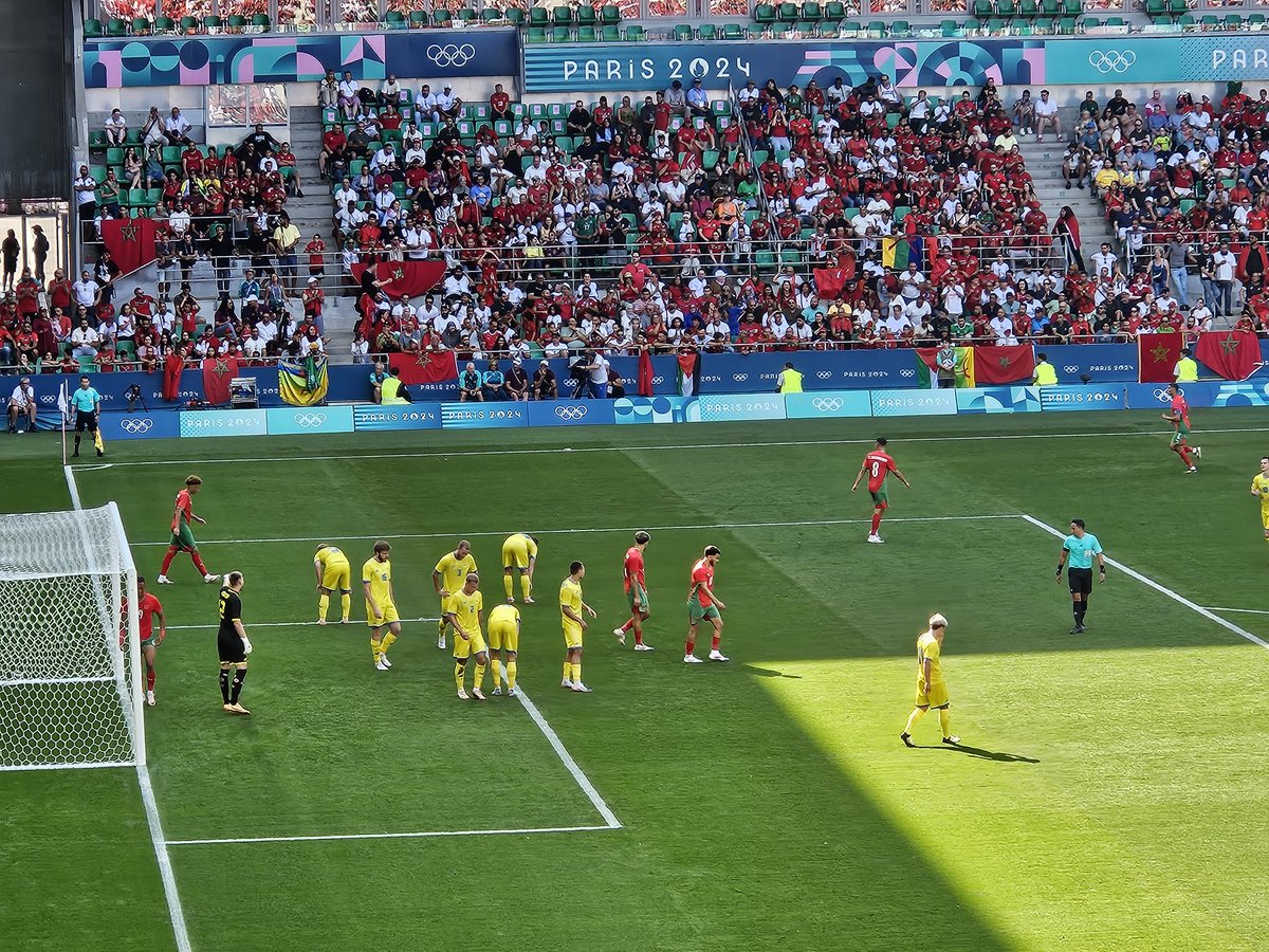 Le match des Jeux Olympiques 2024 entre l'Ukraine et le Maroc a été un véritable spectacle au stade Geoffroy Guichard ! Félicitations à l'Ukraine pour leur victoire !
<a href="/saint_etienne_/">Ville Saint-Étienne</a>  Terre de jeux #Paris2024 #JO2024