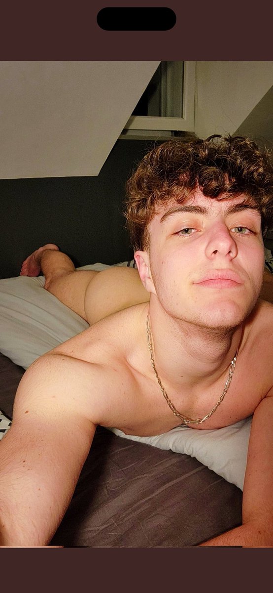 I feel alone in my bed, who wants to keep me company ?🤭

➡️ onlyfans.com/kylewilson_hot