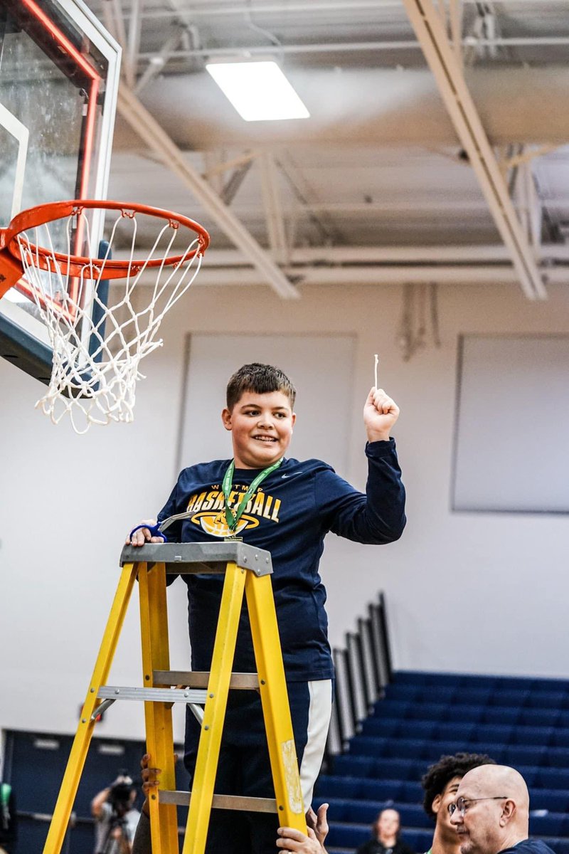 WhitmerAthletic's tweet photo. Whitmer Athletic would like to wish a happy birthday to our @WhitmerHoops manager, Cam! You exude Panther Pride and we love that rally scream! Happy birthday! https://t.co/xQxrQ3Xnvc