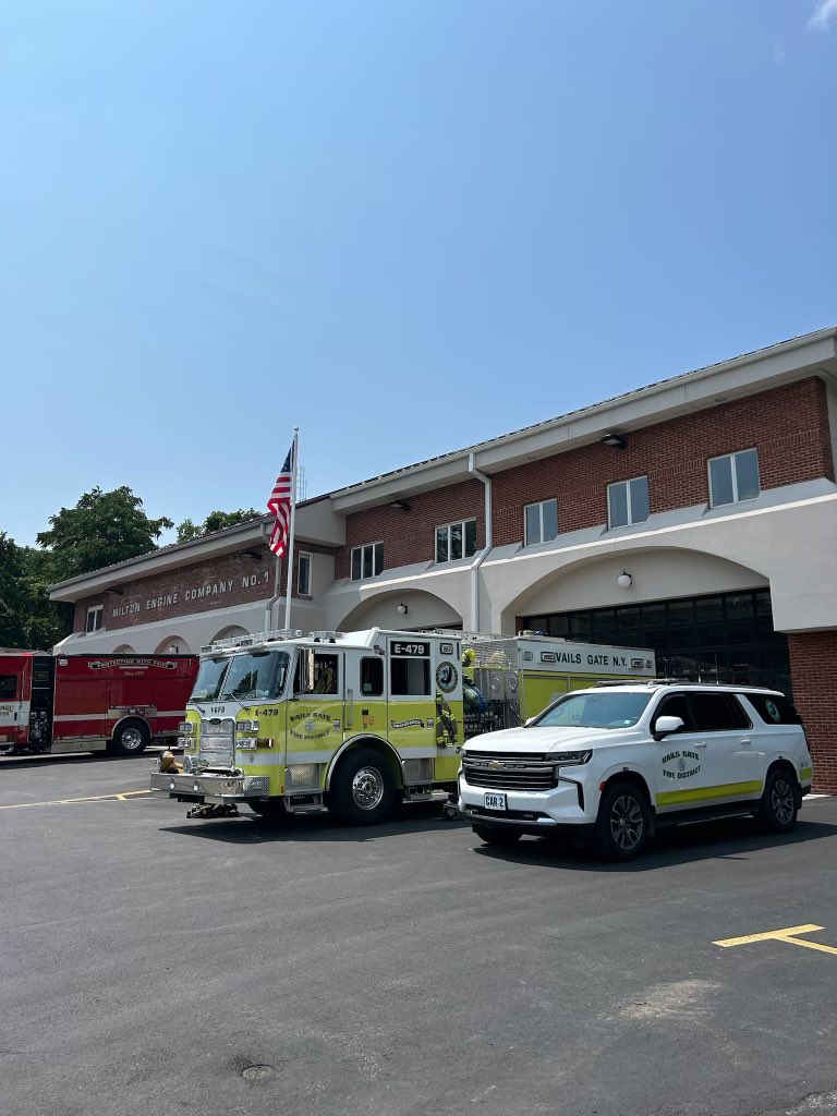 VailsGateFD's tweet image. Happy Saturday 🧑‍🚒 A full crew is on stand by with E-479 in Milton Fire District this afternoon while they march in the Annual Ulster County Firemens Parade! 🥁