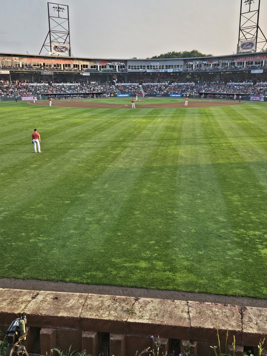 JefRef's tweet image. Manchester Fisher Cats vs Redding Colt 45s....gotta love it