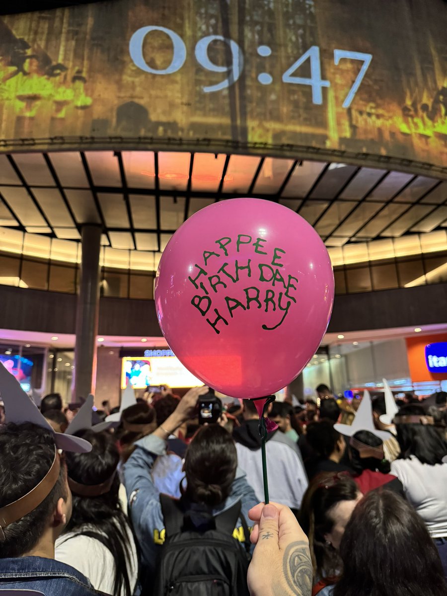 Avenida paulista simplesmente LOTADA no evento de Harry Potter