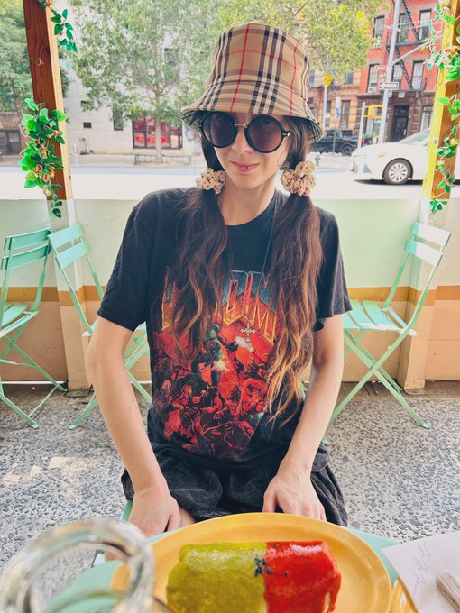 Food place https://t.co/C0YDp8ttPE