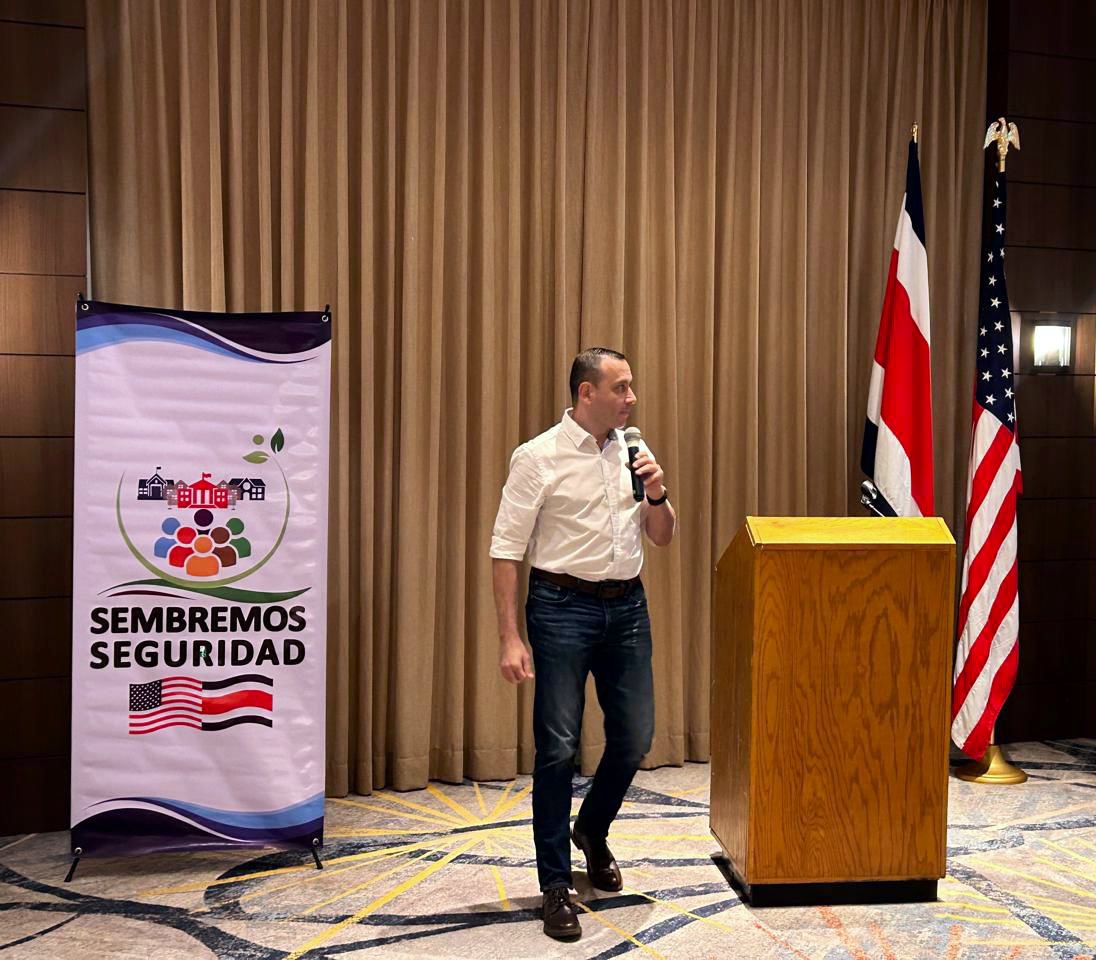 msolartiz's tweet photo. En Garabito, autoridades municipales de la provincia de Puntarenas se reunieron para conversar sobre la situación de #seguridad en sus cantones. Invitado por #INL de @usembassysjo expongo el estado de la situación de los cuerpos de policía municipal y otros proyectos. 👇 https://t.co/OtBdi6qZjC