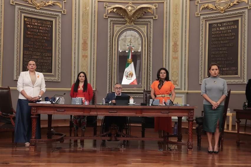 En Sesión Extraordinaria, discutimos temas de gran interés para las y los poblanos, por mencionar algunos:

El nombramiento del C. Jonathan Ávalos Meléndez como Magistrado del Tribunal Superior de Justicia. ⚖️

Programas de nutrición. ❤️

Y la Ley de Salud Mental. 🏢🙋🏻‍♀️