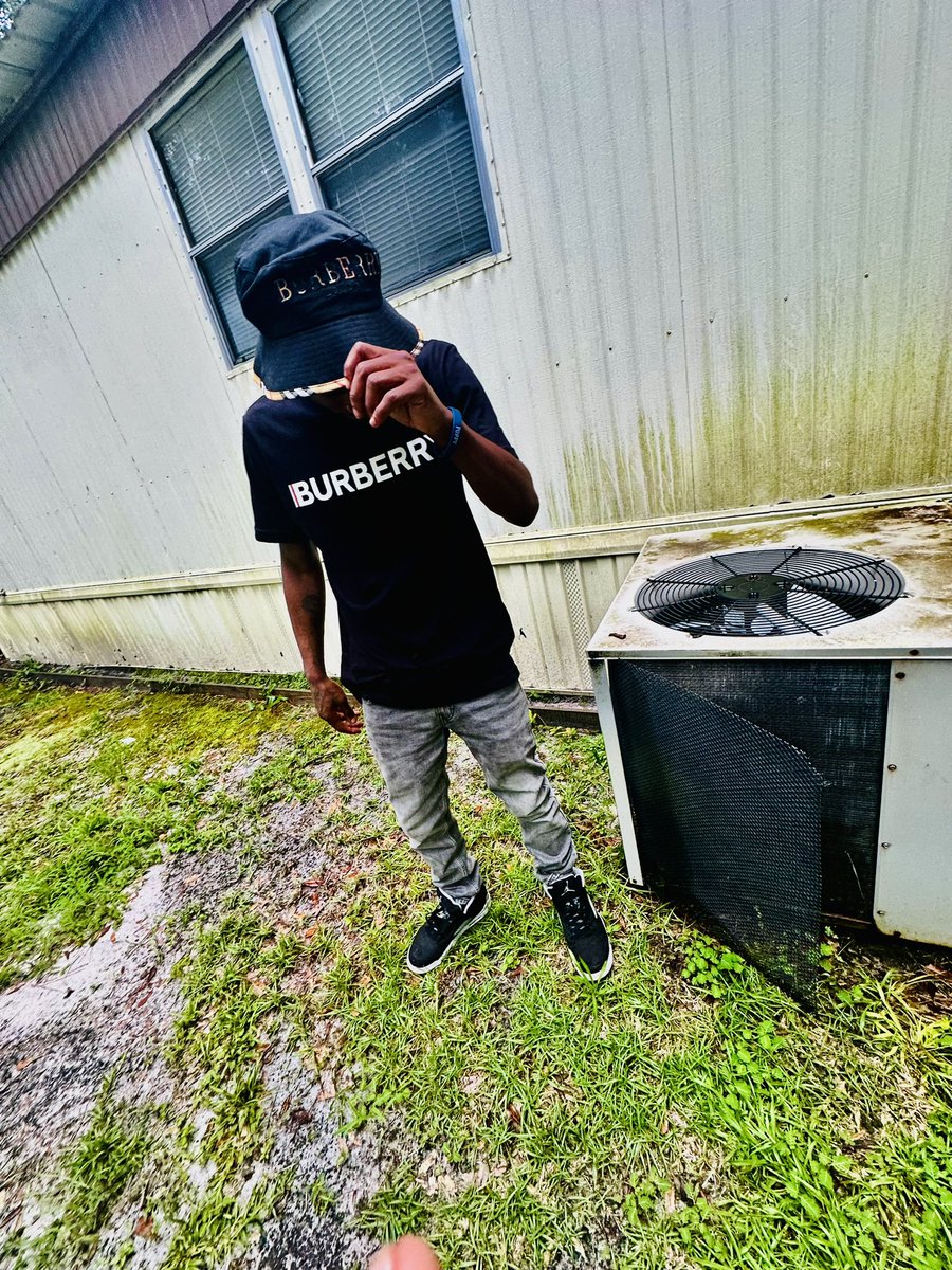 _CaptainCape's tweet photo. It’s A REAL NIGGA HOLIDAY 🥳🎉🦁 Thank God For another Year. More Growth, More Life 🦁🖤💯 https://t.co/3D1YWjEuDc
