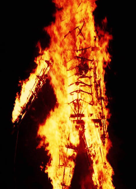 Banquozghost's tweet image. The Burning Man -#poem by Neil G

I was desperate for light
to burn away the gloom …

#horrorprompt prompt #burn 
#vsshorror prompt #gloom 
#HorrorFamily #HorrorCommunity 

art: Burning Man Effigy
by Annenberg Learner