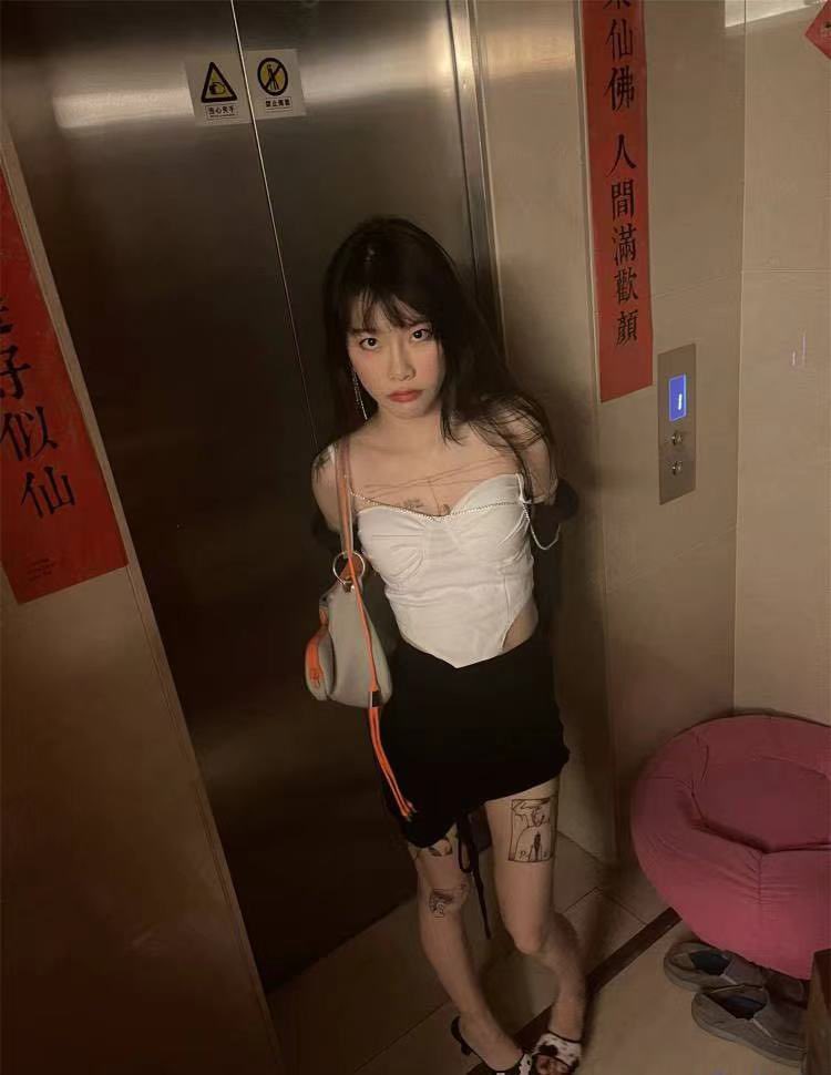 zhenzhen778's tweet photo. @mohit7753665602 没人约的时候自己一个人手冲一下
脑袋里面一直在幻想一个大JJ，为什么不约我勒
求求你们操我来好吗？让我做你们的小母狗 https://t.co/n89oy0hObV