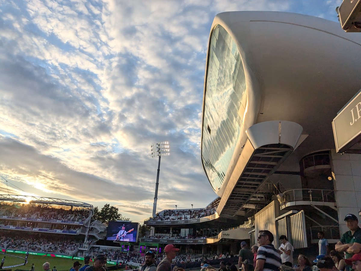 cmaymaddock's tweet photo. Fun day at the Oval celebrating our 11th Year Anniversary 💕 https://t.co/rFe3iliPpT