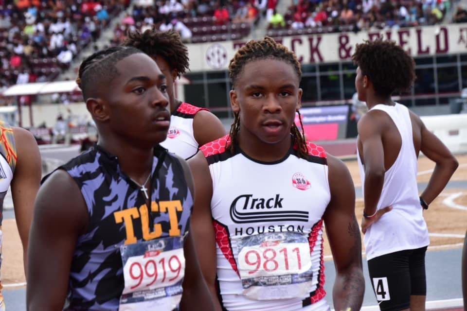 10Reasons2Ball's tweet photo. Me and my bro @2uperman2  man at the @usatf  Junior Olympics in the 15/16yr 4x1….me and bro play 7on7 together for @CAT_TAKEOVER  #Brotherhood #Family https://t.co/hS1gEW3nl7