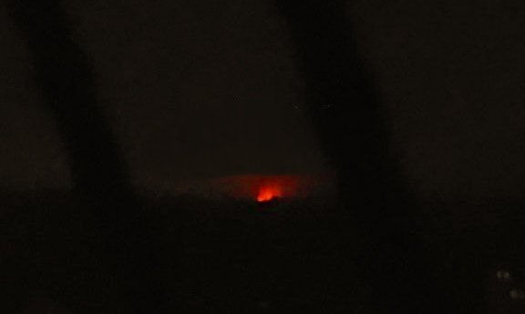 🚨🚨🚨

هذا ما استطاعت الكاميرات رصده، هناك حريق كبير في خان يونس.

الظلام دامس ومرعب، لا يوجد مصدر ضوء واحد سوى لون اللهب.

التغطية معدومة ، الأوضاع ليست هادئة.