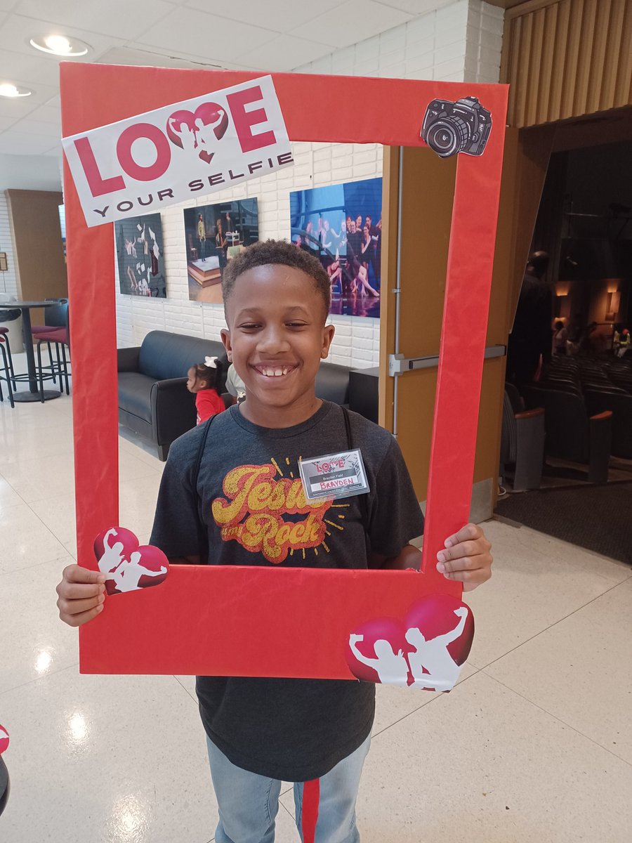 fieldkarenlynn's tweet photo. Proud to have our annual summer college visit be my alma mater, @LamarUniversity
#FieldBoys
#Ps150 https://t.co/sDg7aSRhfS