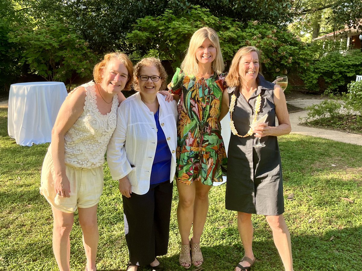 Anne Mills tweet media