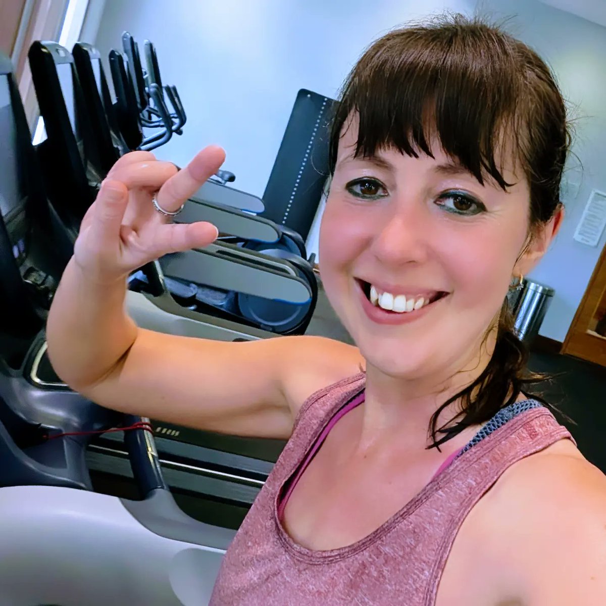 WeRCrackers's tweet photo. Hitting the Treadmill 👌🥵🏃🏃🏽‍♀️💪Training 4 Chicago &amp; New York Marathons Continues 🤟@RoaringNurse #the321challenge. Raising Funds 4 @CavellCharity &amp; @Ashgate_Hospice 🙏
#NHS1000miles #Runner #RUN #Running #RunStrong #Marathoner #RunRepeat  #RunningCommunity #RunHappy #WeRCrackers https://t.co/3EnKQNlVGt