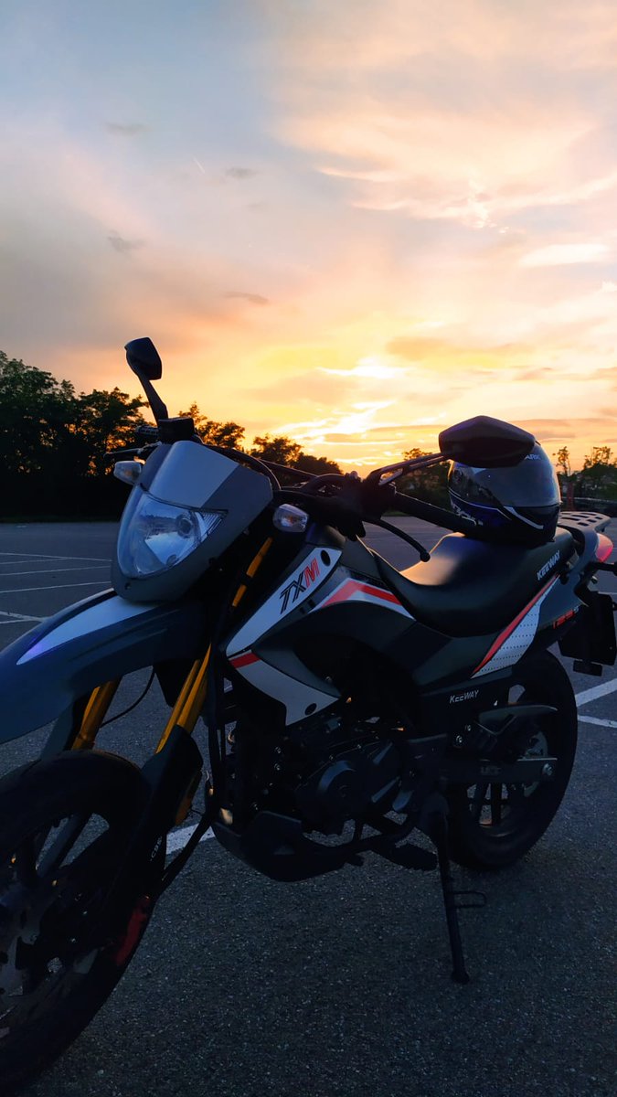 Just a friendly reminder to chase real dopamine.

Laugh more
Go on adventures
Help others around you

Live life to the fullest.