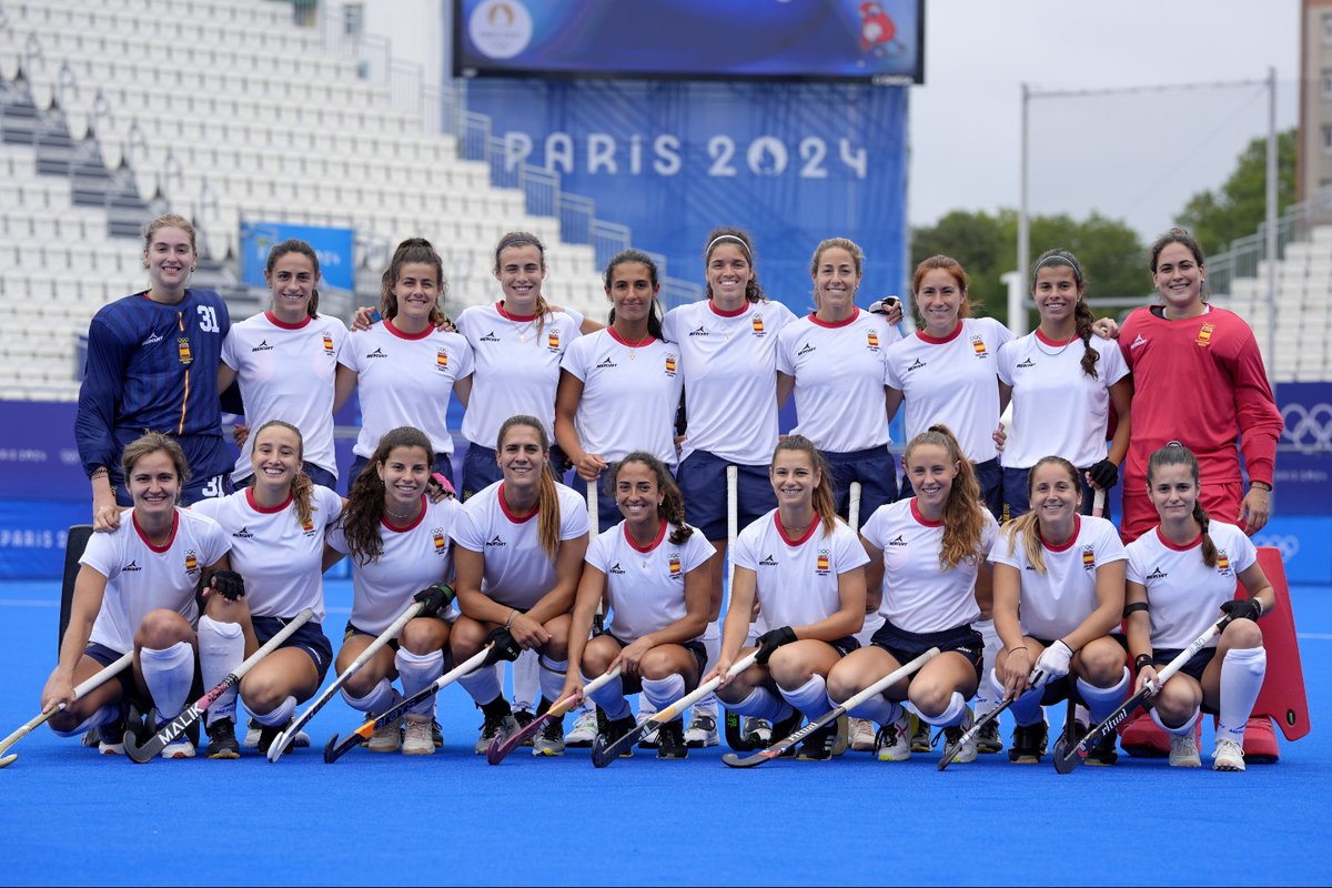 Con todo, equipo 👊 
La aventura de @paris2024 empieza mañana! 🇪🇸 

#HockeyEspaña | #NewGen | #Paris2024