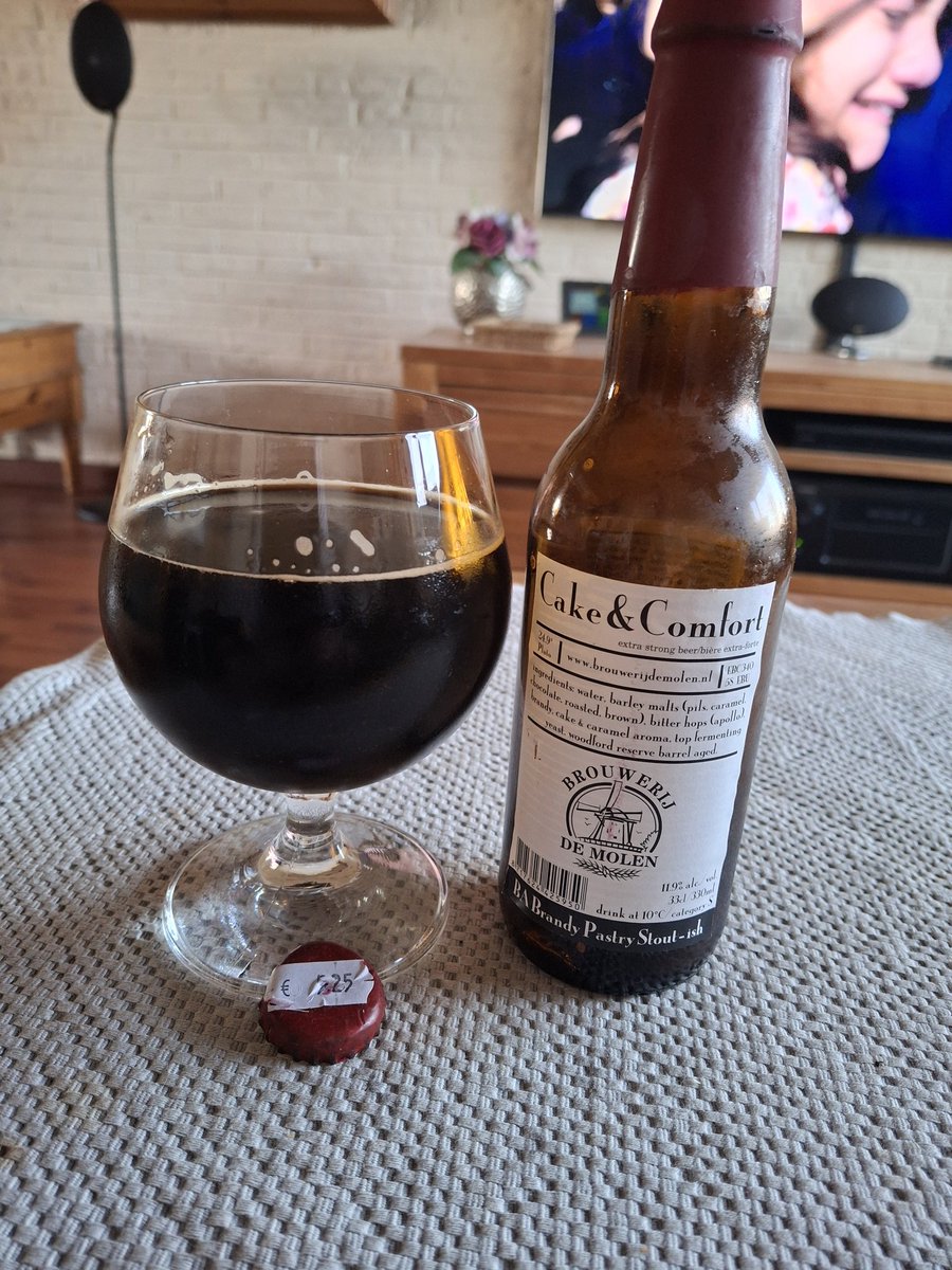 BenschopElroy's tweet photo. Now it's my #beeroclock #stouttime Cake & Comefort BA 11,9 from @molenbier ๐พ๐ช
Full body of sweet caramel coffee chocolate nice bitterness fantastic #beer dilicious taste ๐
The best thing that stands out is the pastry: like a real Cake ๐ซถ
#cheers๐ป https://t.co/k1dJZc5fzm