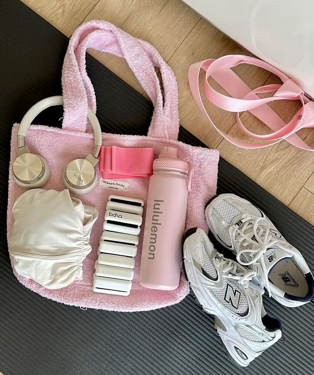 Diorgirlx's tweet photo. pink obsessed 🩰💕 https://t.co/ZQgg8CfNQ5