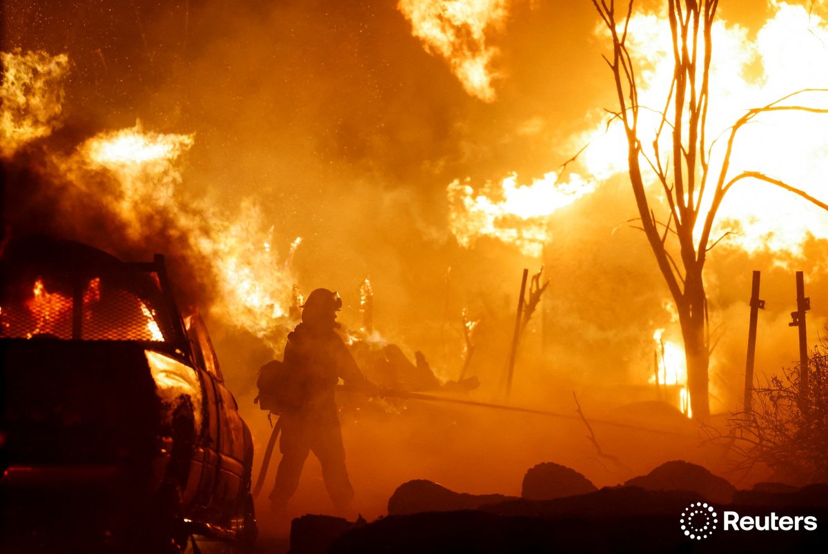 Reuters Pictures (@reuterspictures) on Twitter photo Firefighters work as the Park Fire burns near Chico, California. More photos of the week: reut.rs/4ddfY3r 📷 <a href="/FGreavesPhoto/">Fred Greaves</a> Firefighters work as the Park Fire burns near Chico, California. More photos of the week: reut.rs/4ddfY3r 📷 <a href="/FGreavesPhoto/">Fred Greaves</a>