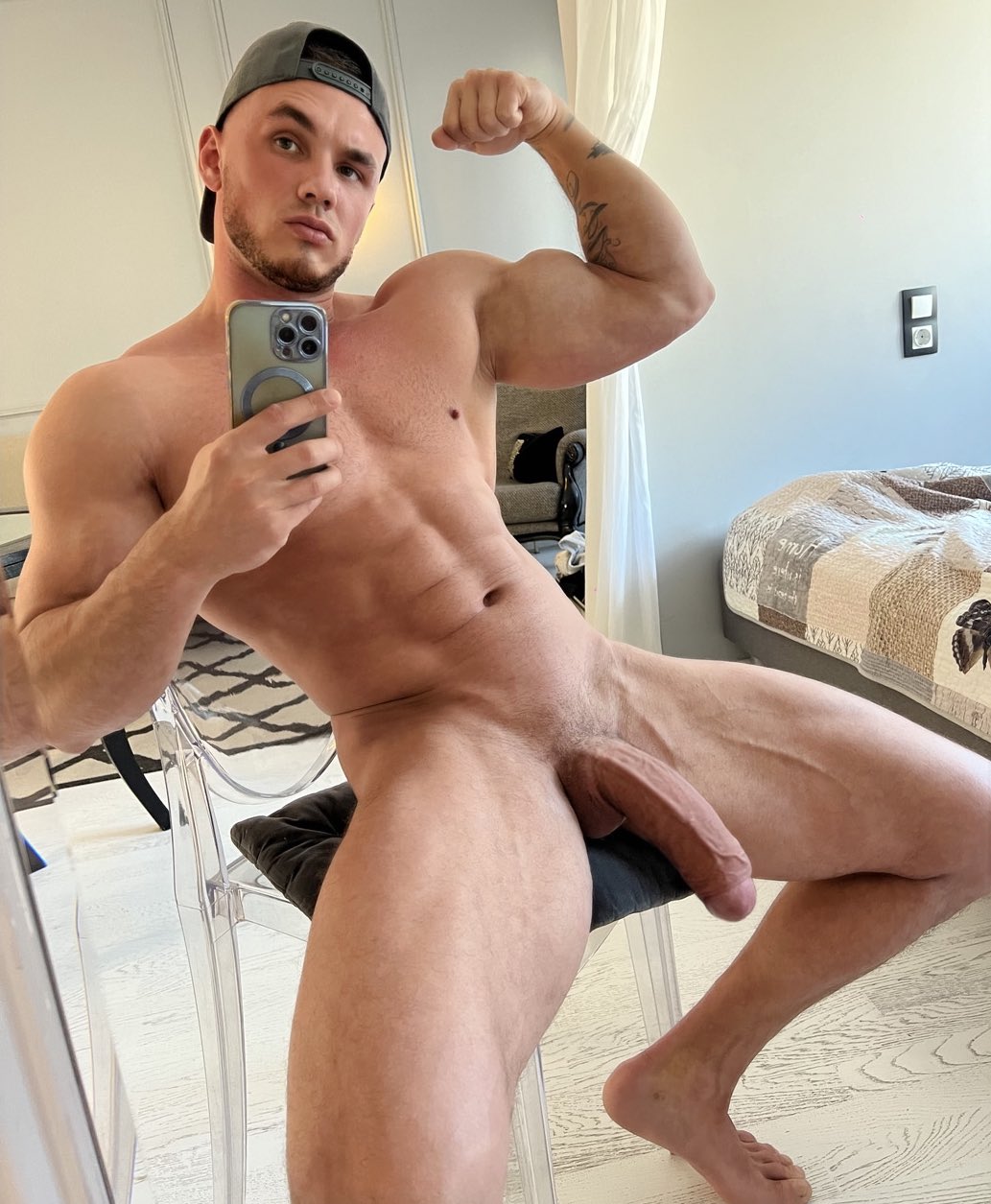 Daniel on X: Wanna be friends? t.coCEAtEI1GNn  t.co0vs5TEfAOJ  X