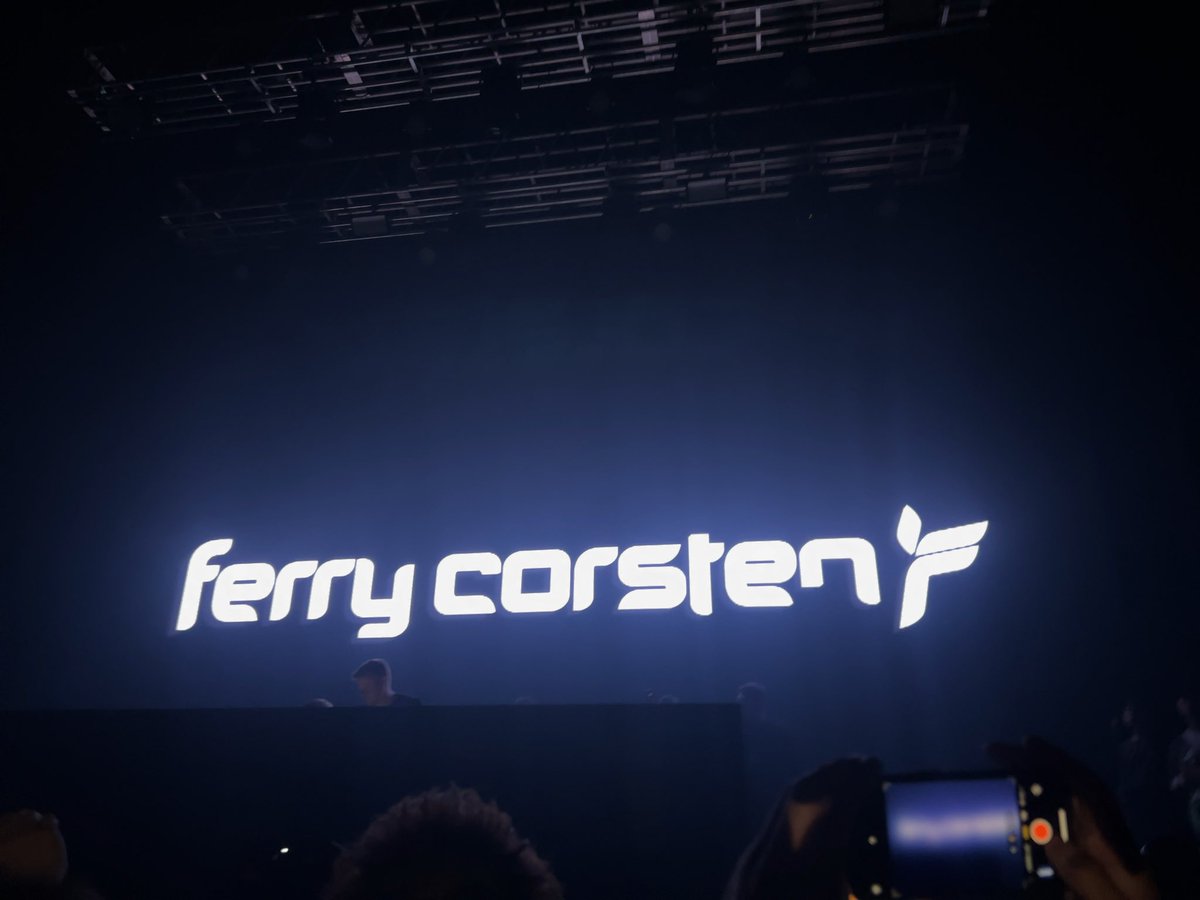 smboysmgirl's tweet image. またまた歌舞伎町で夜遊びしてました
午後から山にいかな笑
#zerotokyo
#ferrycorsten
#systemf