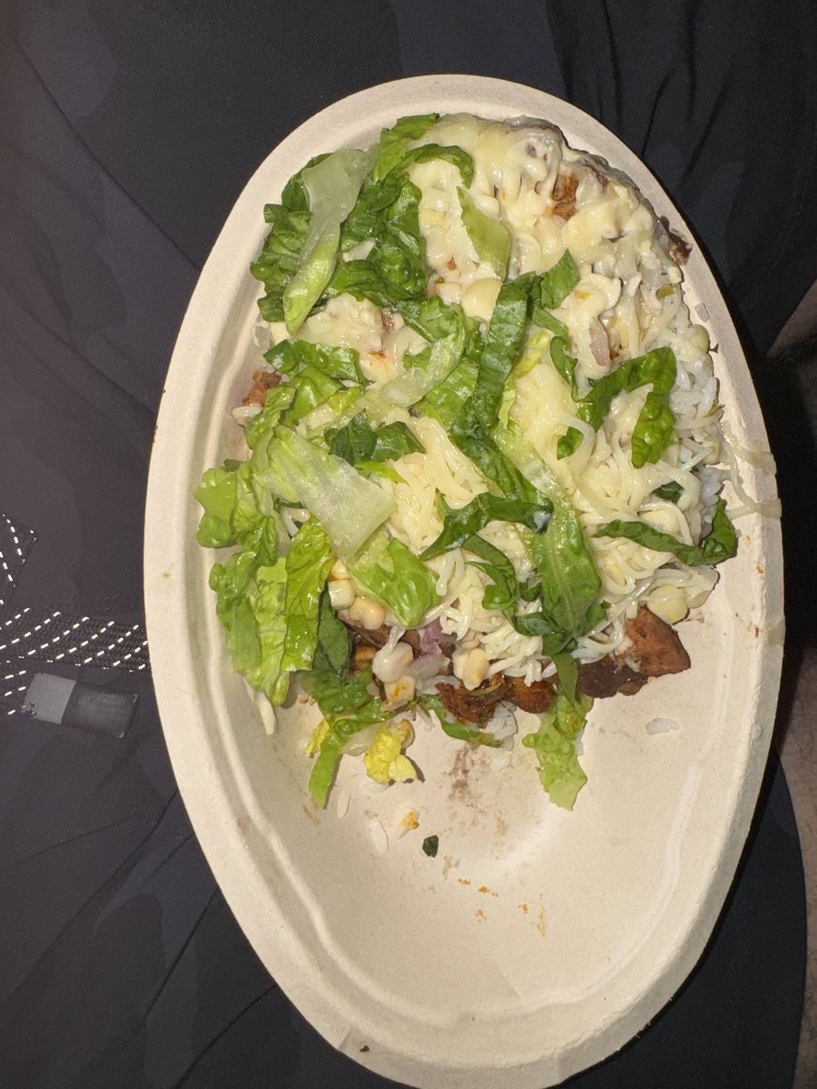 s3go14's tweet photo. @ChipotleTweets what is this? https://t.co/0dML1HwlkT