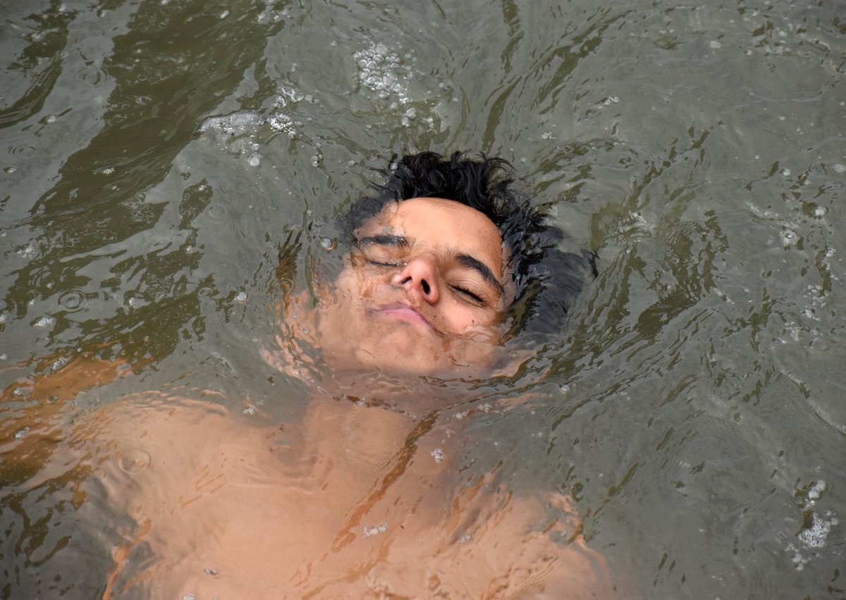 danish_showkat_'s tweet photo. Srinagar, Jammu & Kashmir’s summer capital, has hit 35.6°C in July, marking its second hottest month in a decade. This temperature is 5.7°C above normal.Phots by @danish_showkat_
#kashmir #srinagar #heatwave #climatechange #dry #drought #students #thrist #hot #humidity #weather https://t.co/uTv3SRyePO