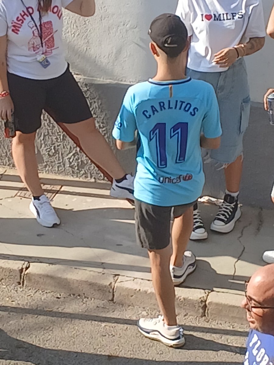 itsireneehere_'s tweet photo. En los toros de un pueblo desconocido de Albacete 🫡🫡🫡 @nilojeda @MishoAmoli (ignoren al Carlitos) https://t.co/nzZx7T1Csz