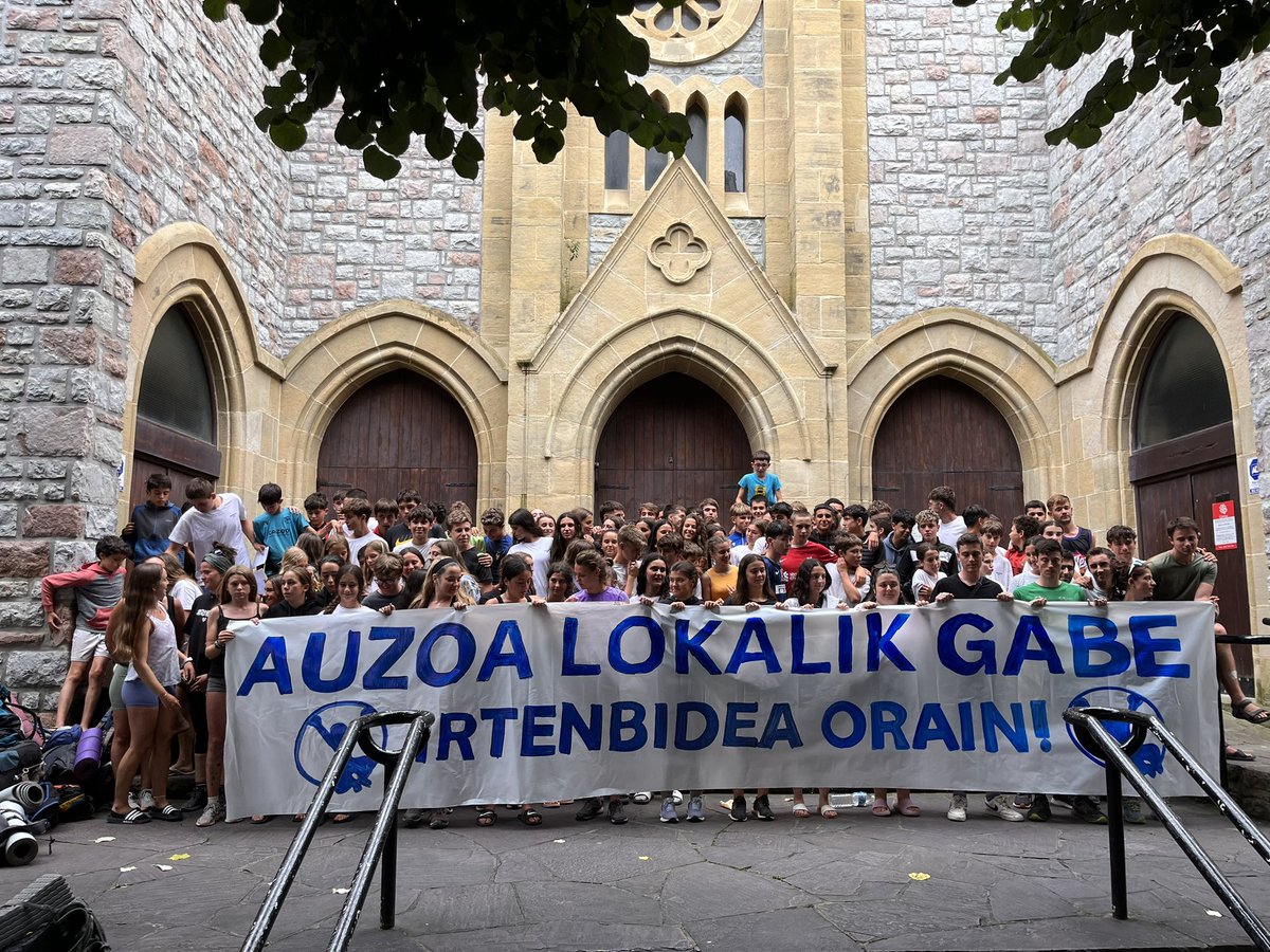 Gaz_8's tweet photo. AUZOA LOKALIK GABE! IRTENBIDEA ORAIN!! #auskaloaisialditaldea #auskalo #antiguo @Ayto_SS https://t.co/B14mKYCQtn