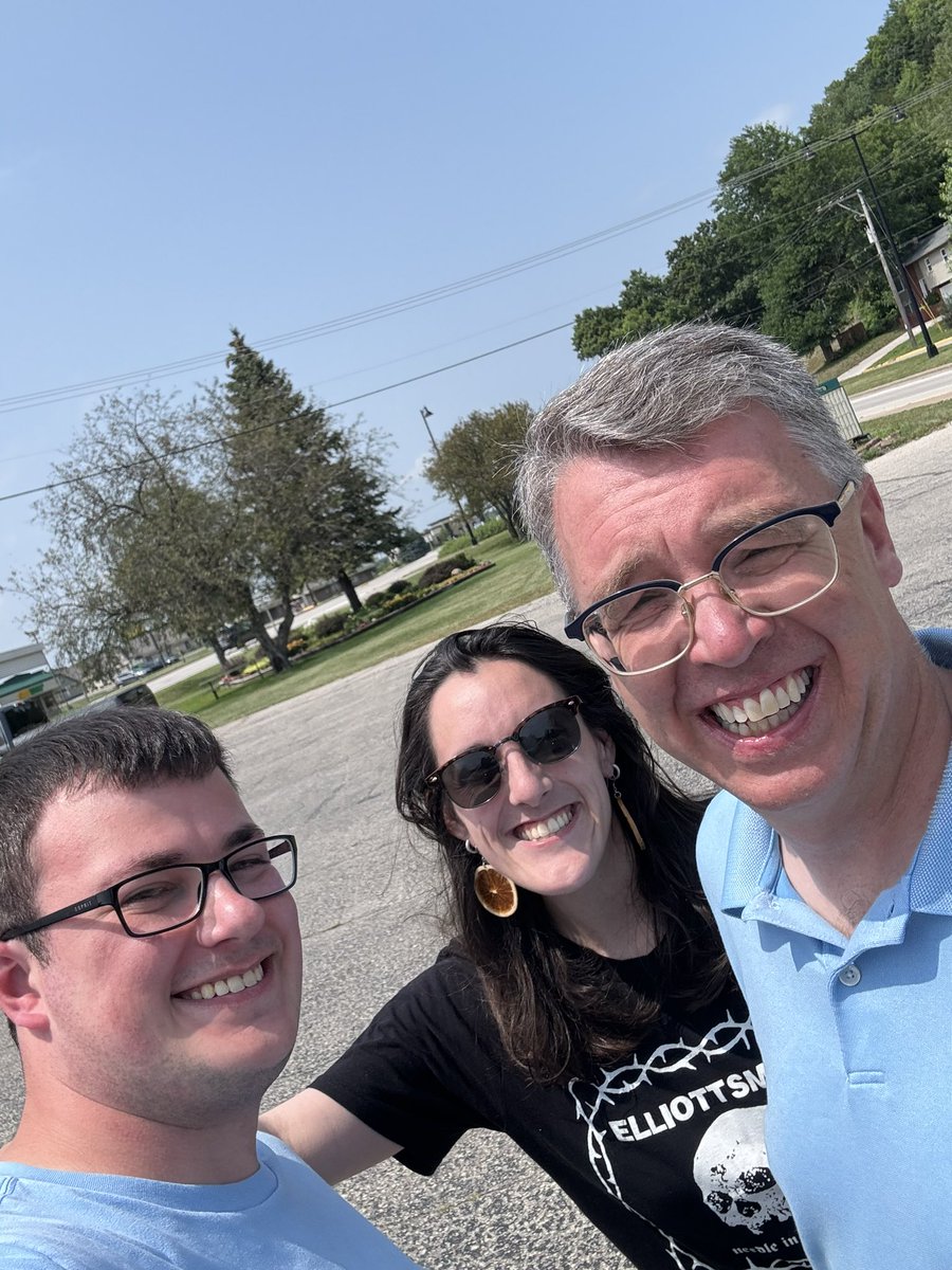 WISenateDems's tweet image. Did you know there’s only 1️⃣0️⃣0️⃣ days till Election Day?! We’re on the doors, talking to voters, and making sure Wisconsin knows what’s at stake up and down the ballot!

Ps: you should knock doors with us because you never know when you get to meet cute puppies 🐶