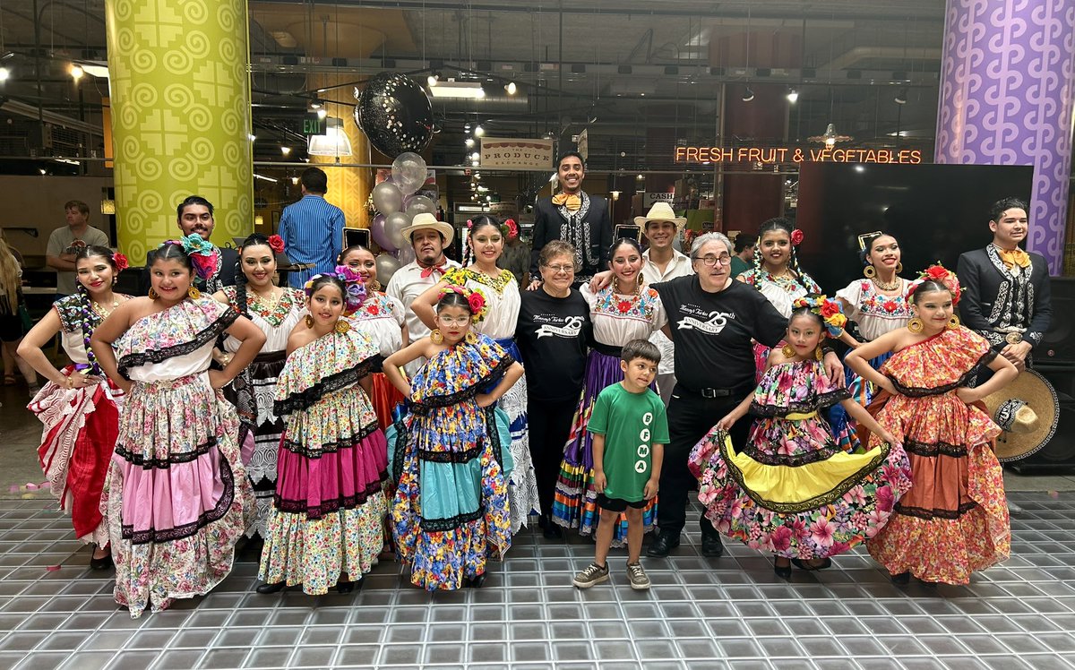 Great day at <a href="/MidtownGlobal/">MidtownGlobalMarket</a> Market celebrating the 25th anniversary of <a href="/MannysTortas/">Manny's Tortas</a>! Felicidades, Amigos!