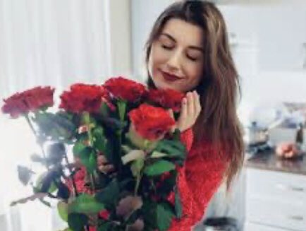 CaroZipa's tweet photo. Llegaste 
a
mi,
para 
envolver
mi 
corazón,
completamente
de
rosas https://t.co/tlMwfD5Zez