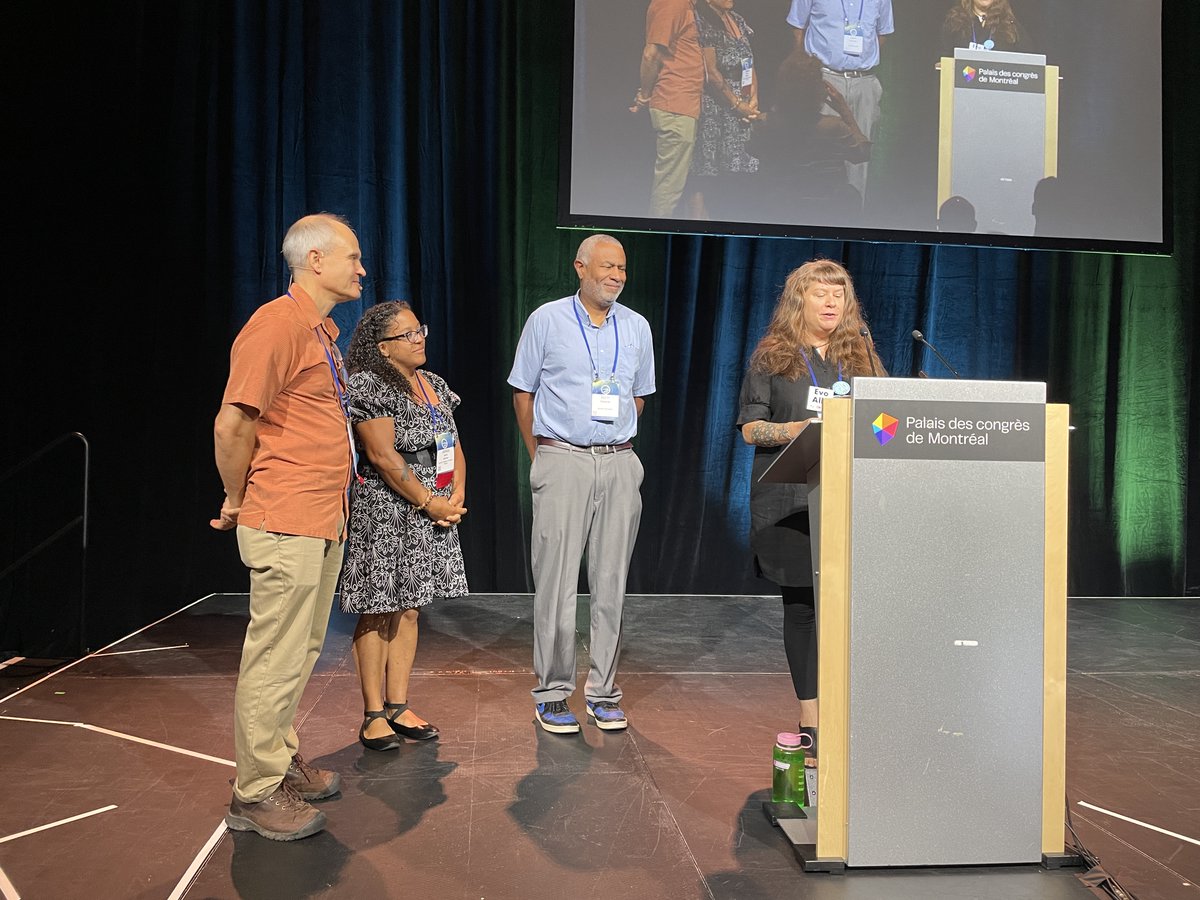 Society of Systematic Biologists (@systbiol) on Twitter photo Congratulations to <a href="/ScottVEdwards1/">Scott V Edwards</a> on receiving the SSB Presidents' Award for Lifetime Achievement this morning!
Scott, thank you for all you have done to make our Society and our field better.
#Evol2024 Congratulations to <a href="/ScottVEdwards1/">Scott V Edwards</a> on receiving the SSB Presidents' Award for Lifetime Achievement this morning!
Scott, thank you for all you have done to make our Society and our field better.
#Evol2024