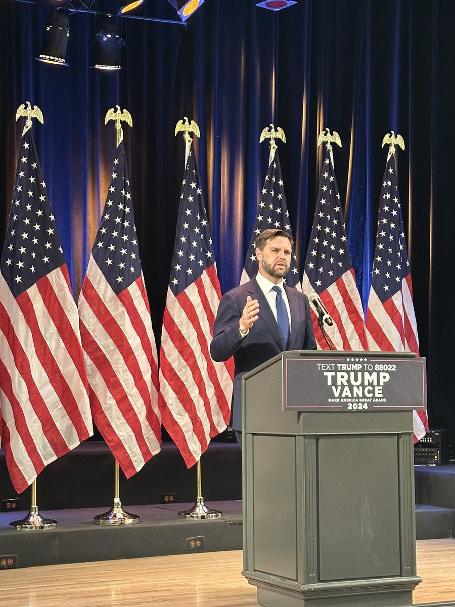 JenDeJournett's tweet photo. #MNevent @JDVance in #MN is talking about why @KamalaHarris and her supporting defunding the police and her failed boarder police and her votes that caused the inflation crisis - and he talks about her polices that are hurting the least amongst us https://t.co/c7V094olkv