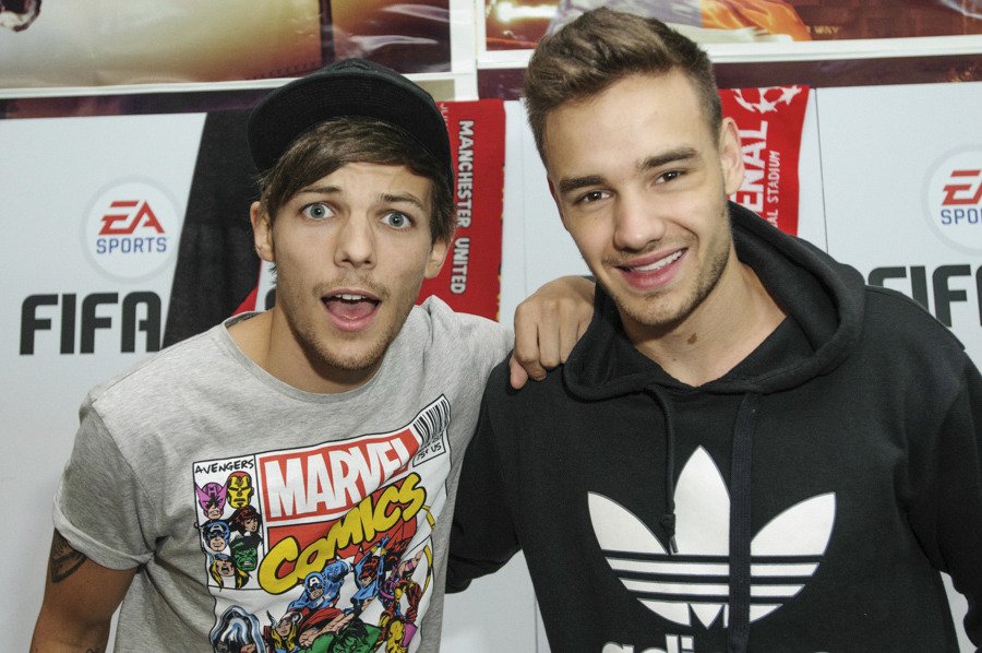 KStomska's tweet photo. 11 yrs ago LILO paid a visit to FIFA Studios in Vancouver where they tested out FIFA 14
#LiamPayne #LouisTomlinson #LILO #FIFA #OneDitection #OT5Forever https://t.co/N0svO9VjiS