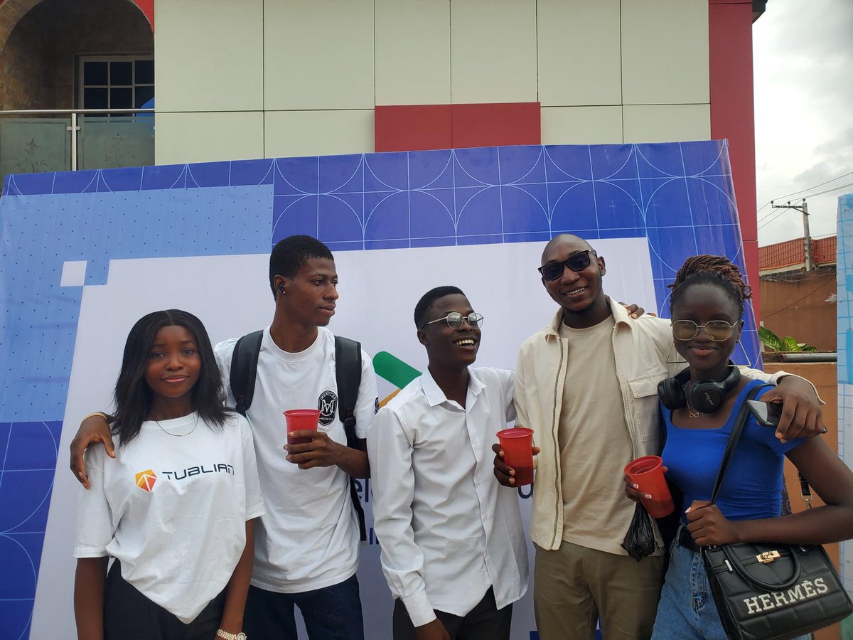 blessIngIdowuj's tweet photo. Pov: you attended #ioextendedakure and networked other amazing designers
#google https://t.co/TwI7hmgun7