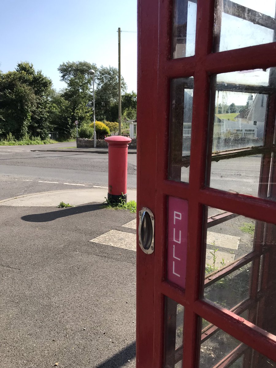letterappsoc's tweet image. This lovely phone box postbox combo is en route from a caravan park to town. I don’t know if our little idea will work but just thought it would be fun until its new owners decide how they want to use it… #PostboxSaturday 😁📮📞